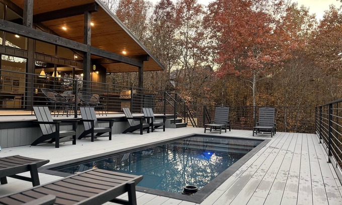 Broken Bow Cabina | Poolside July | Firepit & Family Time