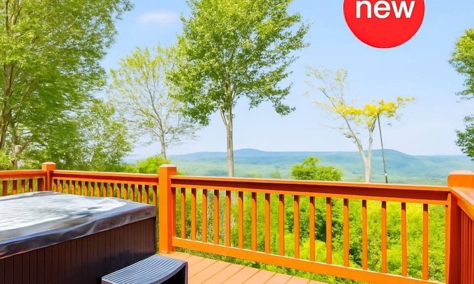 Wolf Laurel Cabina | Heated Pool.Hot Tub, Sauna, Views, Game Room. Minutes to Hatley PointSki