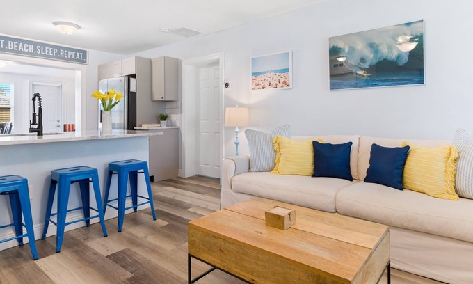Rock Ridge Casa | Unwind @CoralParadiseVeroBeach🦩5 min beach - walk shops, restaurants & markets