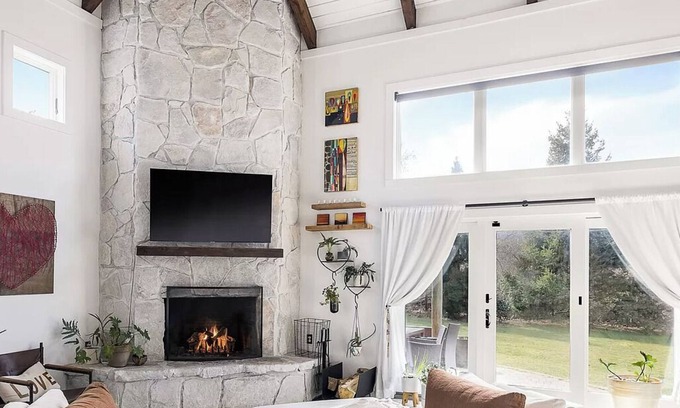 Culloden Shores Casa | Unwind in Montauk with a moments walk to a private bay beach and fenced in yard!