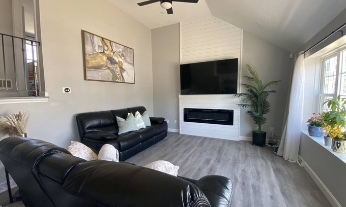 Brockton Casa | Unwind in our Cozy Brockton Oasis
