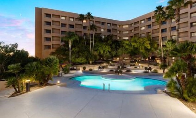 Tucson Casa | Unwind in Style: 2 Queens, Hilton Tucson East, Scenic Beauty, Pool Access