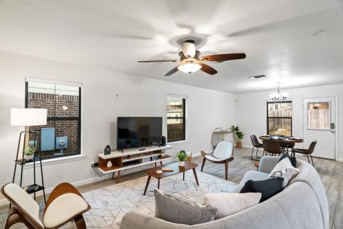 San Antonio Casa | Unwind in Style and Comfort home