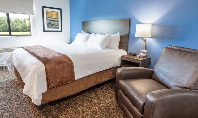Seven Hills Hotel | Unwind in Suite w/ Kitchen Near Hidden Falls Park & Amargosa Trailhead