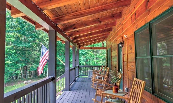 Butler Cabina | Unwind in this magical 4BR 2.5Bath getaway on a secluded property near the charming town of Butler.