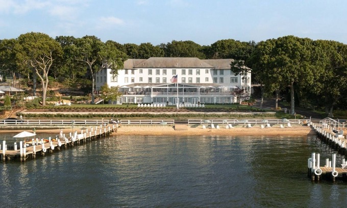 Shelter Island Heights Casa | Unwind in Two Hillside Rooms! Onsite Wellness Spa, Seasonal Pool & Beach Access