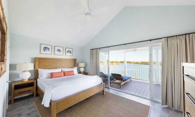 Marathon Hotel | Unwind with Pool Access and Convenient Kitchen Setup!