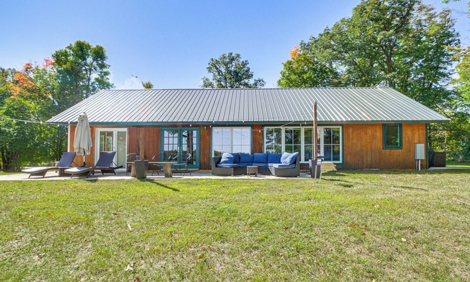 Parkers Prairie Cabina | Up North Long Lake Retreat on Private Peninsula!