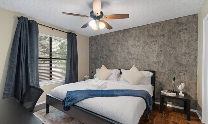 McNeil Casa | Up to 10 Guests - King Bed