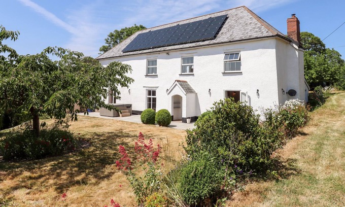 Worlington Cabaña | UPCOTT FARM, pet friendly, with hot tub in Morchard Bishop