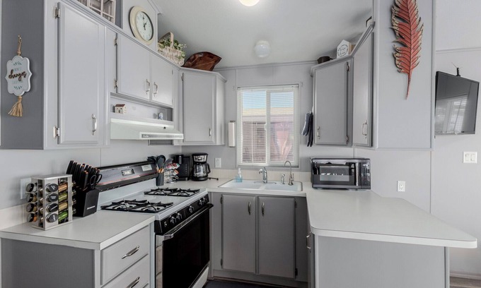 Mesa Casa | Updated 1-bedroom queen/ Free WiFi, AC Resort of Greenfield Village Mesa 55+