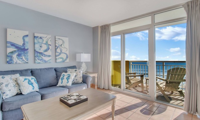 Atlantic Beach Condominio | Updated 1 BR Oceanfront Condo in Baywatch!