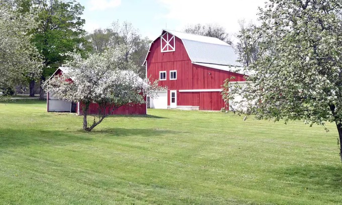 Interlaken Otro | Updated 1870’s Farmhouse off Lake Cayuga and on the Finger Lakes Wine Trail