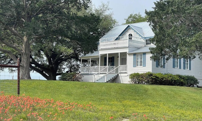 Schulenburg Otro | Updated 1880's Farmhouse located on a peaceful working cattle ranch.