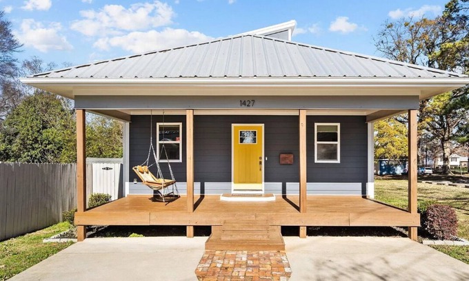 Downtown Casa | Updated 2 Floor Central Downtown Raleigh Home