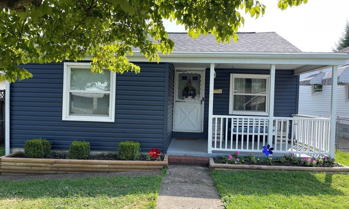 Huntington Casa | Cabaña suburbana actualizada