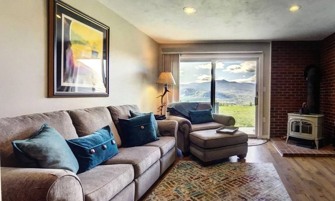 Intervale Condominio | Actualizado 3 dormitorios, 2 baños condominio con hermosas vistas a la montaña