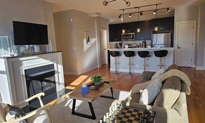 Lower West Side Apartamento | Updated 3 Bedroom Chicago Downtown Pilsen
