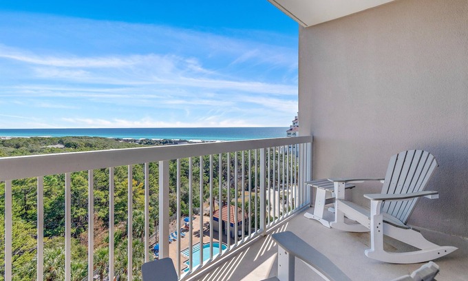Four Mile Village Condominio | Updated 3 Bedroom Unit - Gorgeous Gulf Views w/Beach Access