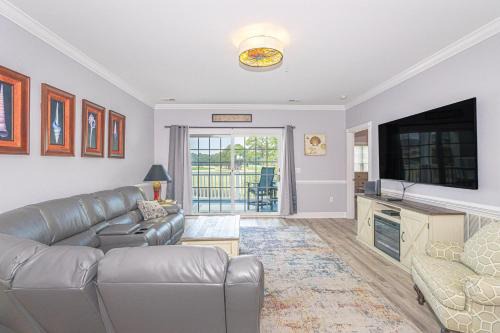 Central Myrtle Beach Casa | Updated 3 BR Condo-Golf Course Views! Magnolia Pointe 201
