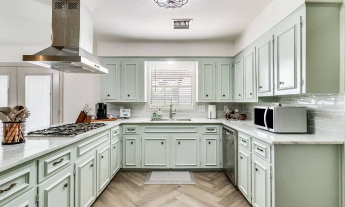 Crowley Casa | Updated 3BR escape in Crowley