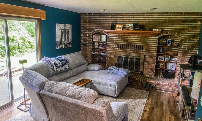 Park Forest Village Casa | Updated 3BR home in great State College neighborhood