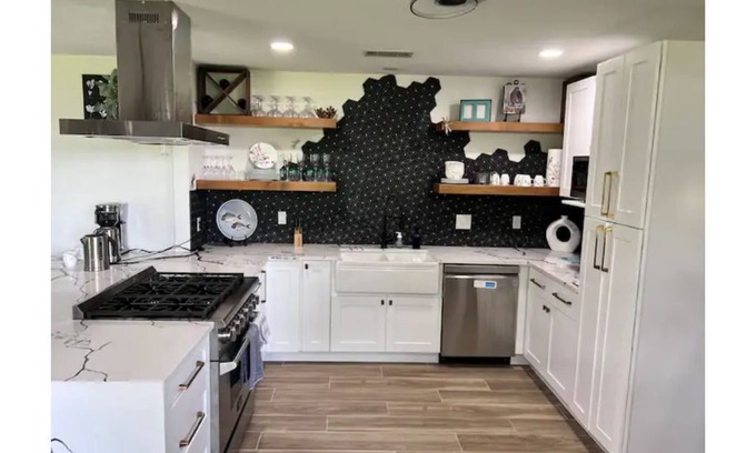 Laguna Park Casa | Updated 4 bedroom home. Just steps to lake Whitney