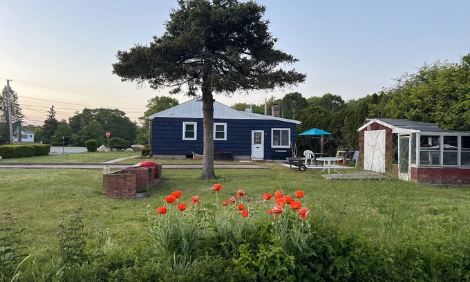 Westerly Cabaña | Updated '50's Cottage 5 mins to the beach with indoor and outdoor entertainment!