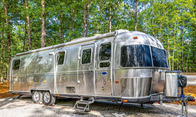 Menlo Casa | Updated Airstream in secluded location with firepit, full bathroom & kitchenette