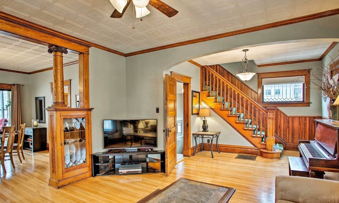Albert Lea Casa | ¡NUEVO! Acogedor, actualizado a casa por Fountain Lake y Main St