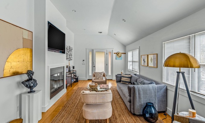 Pipes Cove Casa | Updated and dog-friendly, close to seasonal activities with yard, & washer/dryer
