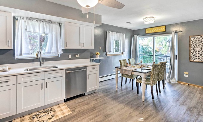 Bellwood Apartamento | Updated Apartment ~ 13 Mi to Downtown Chicago