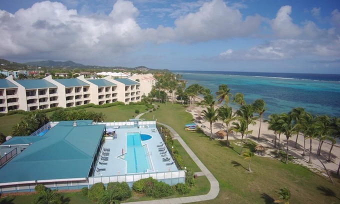 Estate Golden Rock Condominio | Updated/Beautifully Decorated Club St. Croix Condo - 2 Beds/2 Baths ON THE BEACH