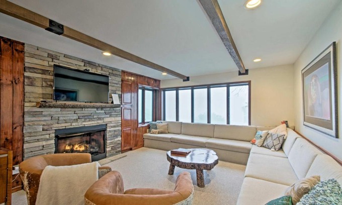 Beech Mountain Apartamento | Updated Beech Mountain Condo with Views, Near Skiing