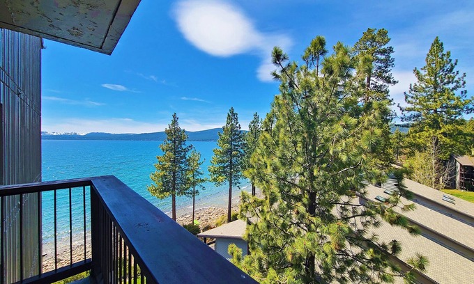 Brockway Condominio | BROCKWAY SPRINGS ACTUALIZADO 3 DORMITORIOS, 2 CONDOMINIOS DE BAÑO EN EL LAGO CON VISTAS