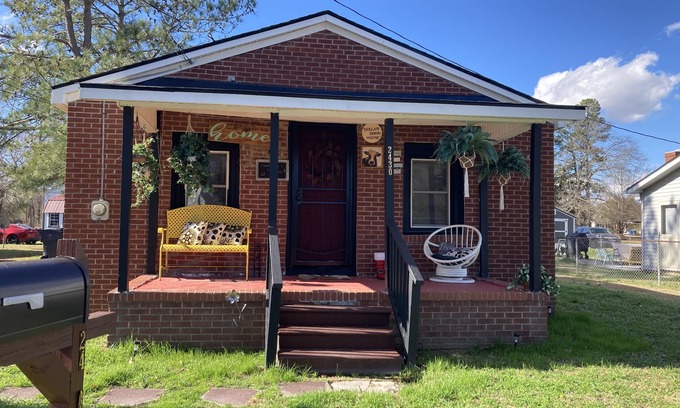 Winterville Casa | Updated bungalow with screened in porch in rear.