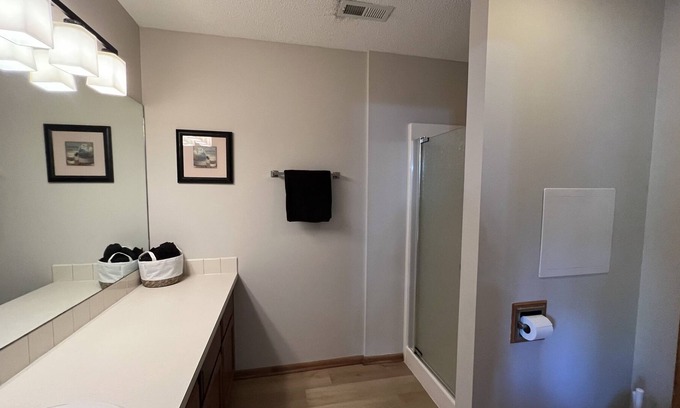 Urbandale Condominio | Updated Condo close to downtown and west des moines