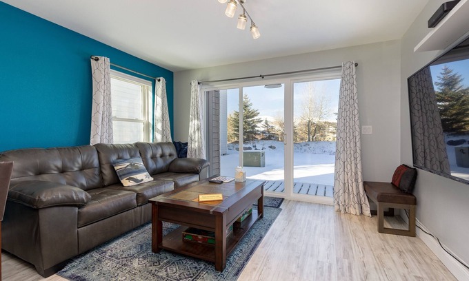 Summit Cove Condominio | Updated Condo/Private Patio/Central Location