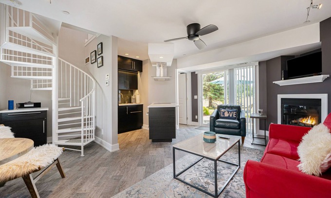 Douglas Condominio | Updated condo with well-equipped kitchen, pool, firepits, grill, & gas fireplace