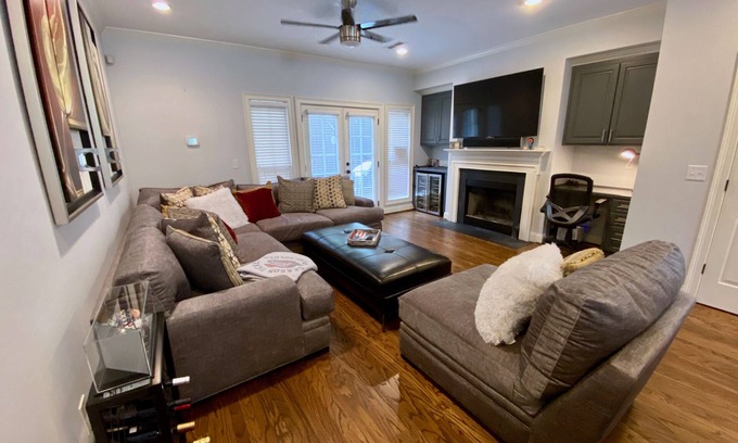 Greenville Downtown Cabaña | Updated Cottage 1 Bedroom 2 guests Close to Everything Downtown