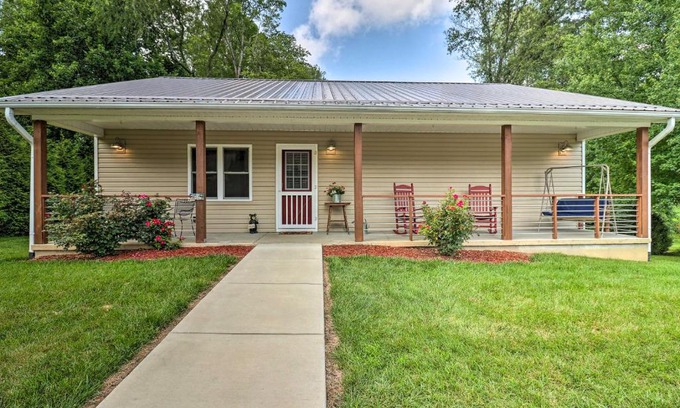 Waynesville Casa | Updated Cottage at Lake Junaluska Golf Course!