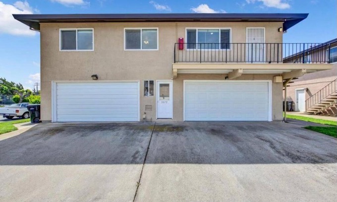 Sacramento Apartamento | Updated Cozy 2 Bed Room Condo w Pool