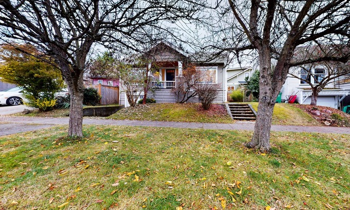 Wallingford Casa | Updated Crafstman with covered porch, grill, & W/D - walk to Woodland Park