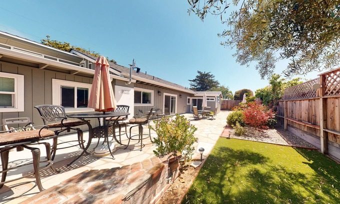 Del Rey Oaks Casa | Updated Del Rey Oaks Haven | Outdoor Living | Walk to Park & 5 Min to Beach