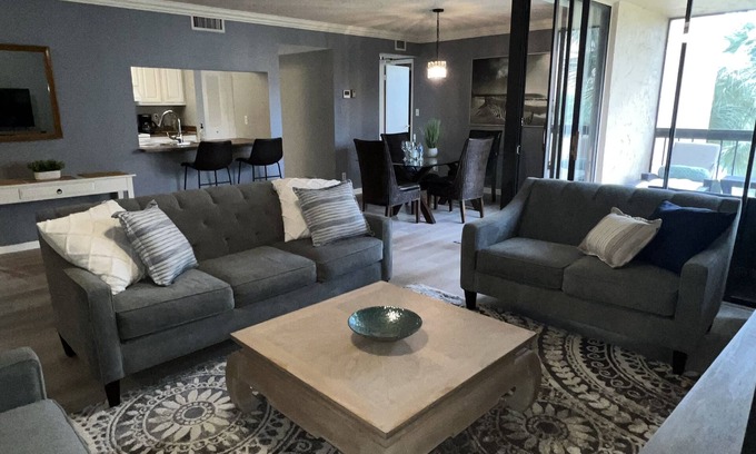 Delray Beach Condominio | Extremadamente limpio Delray Racquet Club condominio de 2 habitaciones