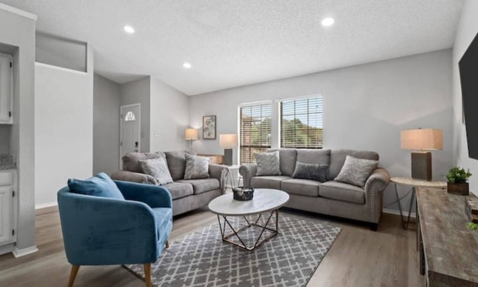 Denton Casa | Updated Denton 3 Bed 2 Bath