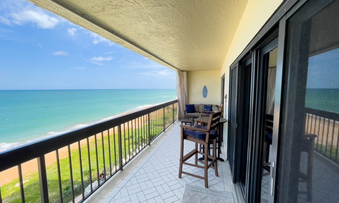 Ormond-by-the-Sea Condominio | Updated direct oceanfront corner condo with private balcony, heated pool and garage
