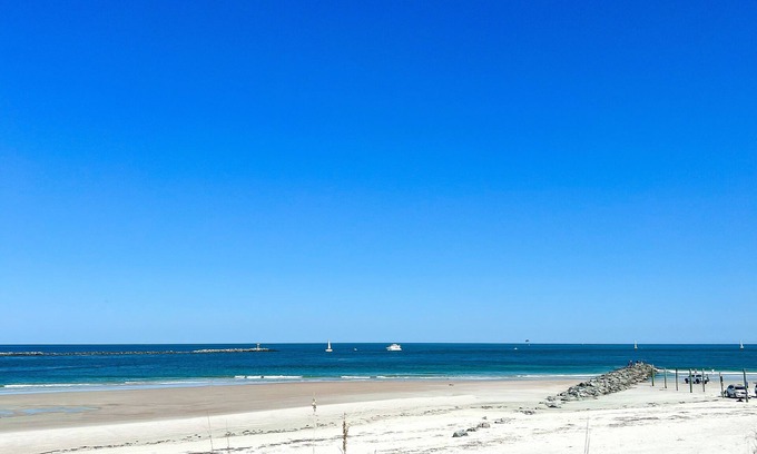 Bethune Beach Condominio | Updated, Direct Oceanfront Getaway in Chadham by the Sea! Amazing Amenities