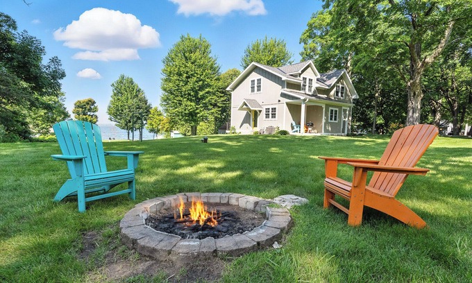 Sturgeon Bay Casa | Updated Door County Lake House | Sunsets, Fire Pit, Family-Friendly