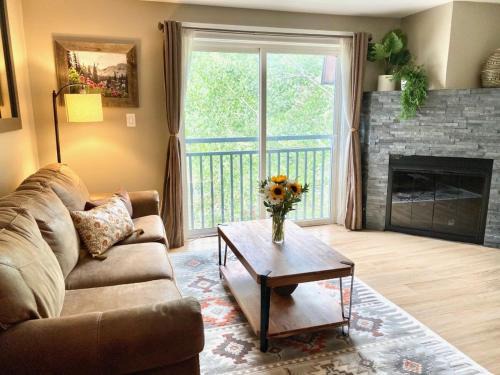 Historic District Casa | Updated Downtown Condo Walk Everywhere and Parking
